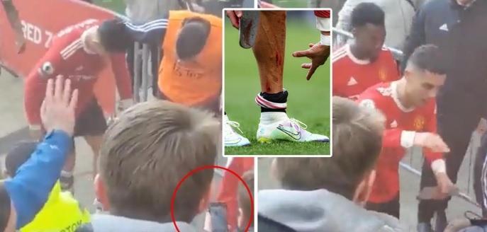 Ronaldo bị điều tra sau hành động đập điện thoại của CĐV nhí