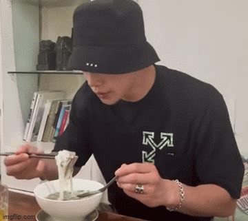 Bi Rain khen phở bò Việt Nam ngon 