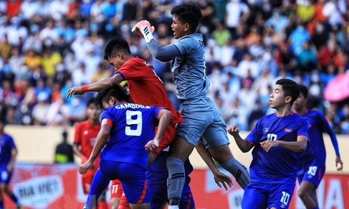 U23 Campuchia thắng đậm U23 Lào trong ngày ra quân, vươn lên dẫn đầu bảng B