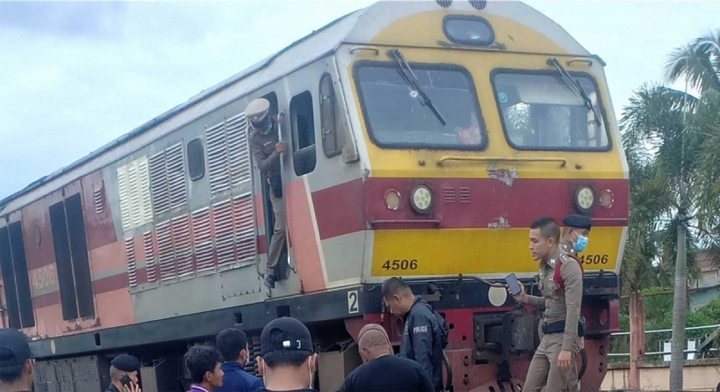 Xả súng nhằm vào tàu chở khách ở Thái Lan