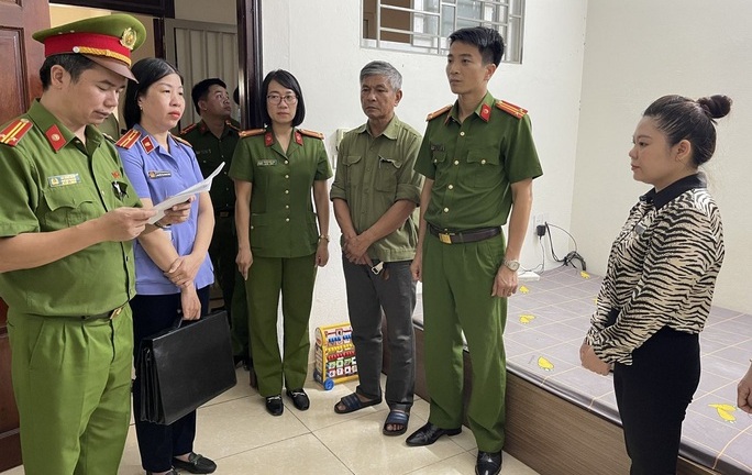 Bắt người phụ nữ dùng CMND giả lập thẻ tín dụng, chiếm đoạt hơn 76 triệu đồng