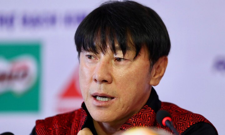 HLV Shin Tae-yong lên tiếng sau vụ bạo loạn sân cỏ ở Indonesia