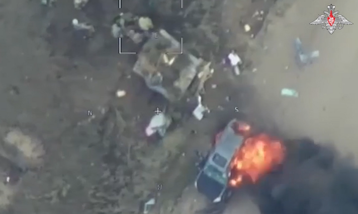 Video: UAV cảm tử Nga 'xé nát' pháo tự hành của Ukraine