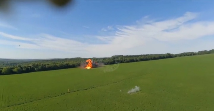 Video: Cường kích Su-25 bị bắn hạ, phi công Nga thoát hiểm ngoạn mục