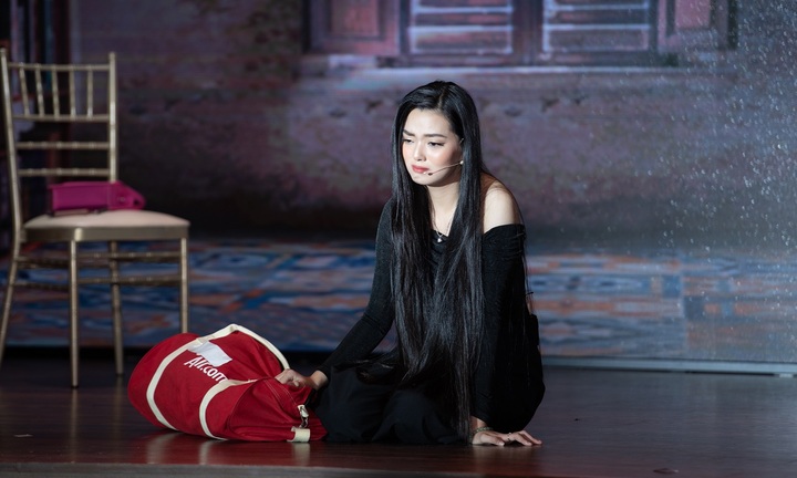 Thí sinh Hoa hậu Việt Nam 2022 diễn xuất ấn tượng khiến người xem bật khóc