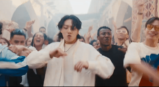 Thần thái đỉnh cao của Jungkook trong MV World Cup 2022 khiến fan 'đứng ngồi không yên'