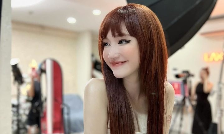 Elly Trần đăng ảnh với diện mạo mới lạ, bị fan yêu cầu tắt app 