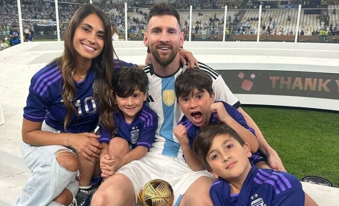 Chuyện tình hơn 2 thập kỷ đẹp như cổ tích của Messi và Antonella