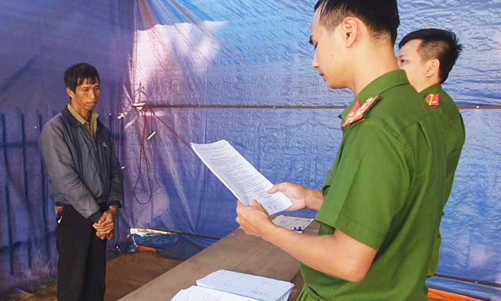 Khởi tố người đàn ông dùng súng bắn người vì nhớ thù xưa