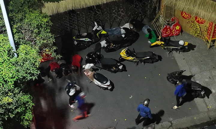 TP.HCM: CSGT ngăn khoảng 100 quái xế hẹn nhau đi bão sau giao thừa