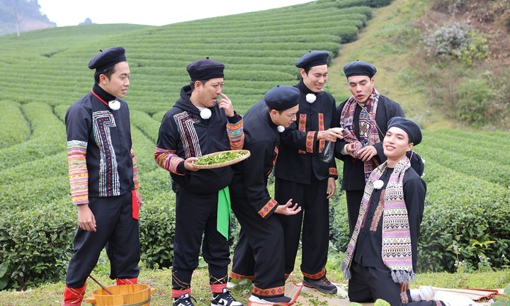 HIEUTHUHAI bị ép lộ mặt mộc tại Sơn La