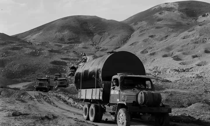 [E] Bông hồng thép trên cung đường Trường Sơn - 3