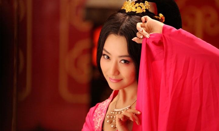 Cuộc đời vị hoàng hậu đẹp tựa báu vật giữa nhân gian, khiến 6 vị hoàng đế phải mê đắm