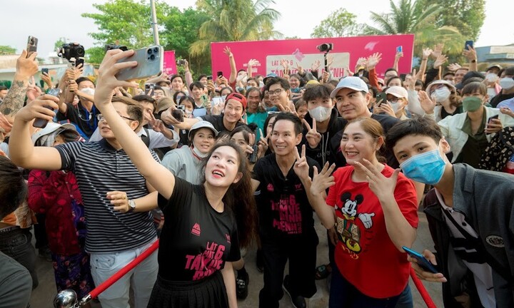 Lý giải việc đoàn phim Lý Hải đi đến đâu cũng được người dân yêu mến