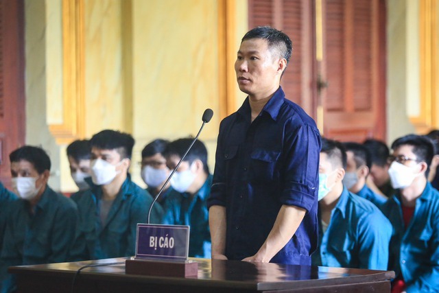 Cựu cán bộ công an lãnh 13 năm tù vì buôn lậu