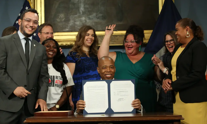 Thị trưởng New York ký ban hành luật cấm miệt thị ngoại hình