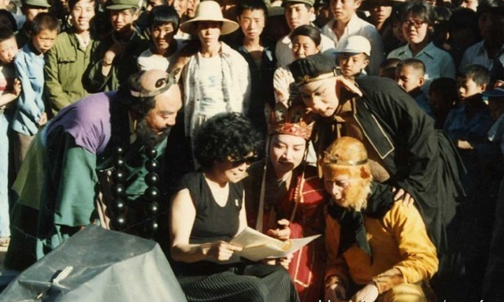 Hé lộ loạt ảnh hậu trường hiếm của đoàn làm phim Tây Du Ký 1986