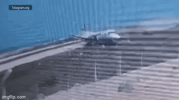 Video: Kinh hoàng khoảnh khắc máy bay Somalia chệch khỏi đường băng, buồng lái gần như đứt lìa