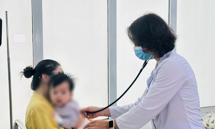 Nhiều trẻ nhỏ chỉ vài tháng tuổi mắc thuỷ đậu, phải nhập viện cả tuần