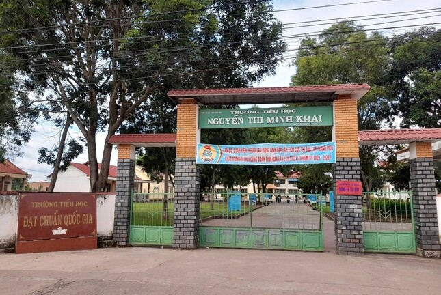 Một trường học ra thông báo không nhận quà nhân ngày 20/11