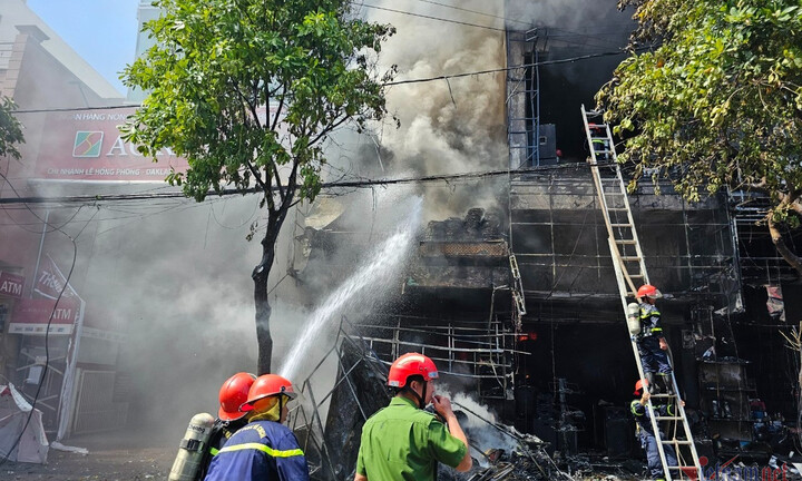 Vụ cháy lớn thiêu rụi ba căn nhà ở trung tâm TP.Buôn Ma Thuột: Xác định nguyên nhân