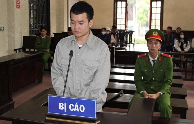 Trộm 42 chiếc điện thoại trị giá gần 1 tỷ đồng, cựu công an lãnh án tù