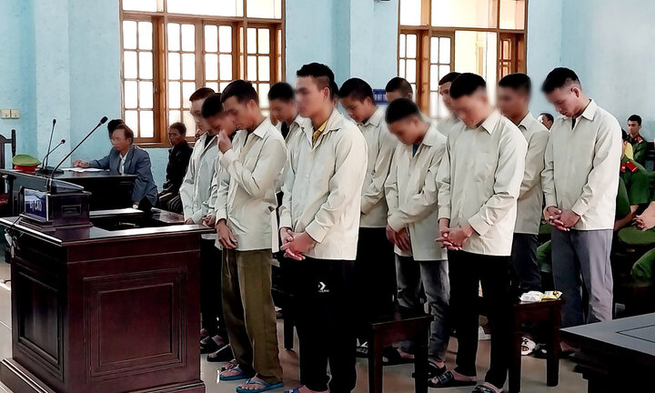 Tin tức pháp luật mới nhất ngày 30/11: Nghe con gái bị đánh, bố rủ 12 trai làng cầm hung khí đi trả thù