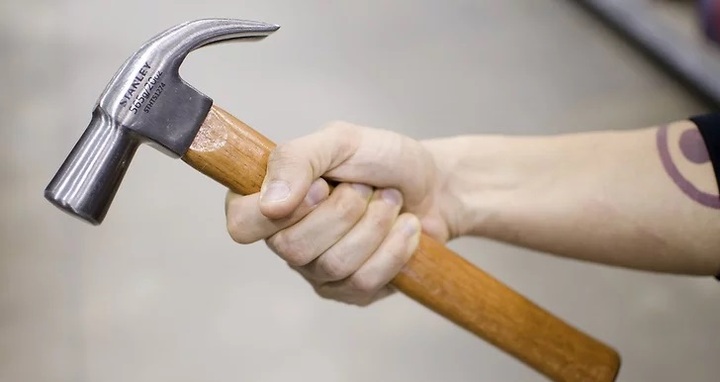 Án mạng đau lòng, cụ ông 80 tuổi bị cháu nội dùng búa sát hại trong lúc ăn sáng