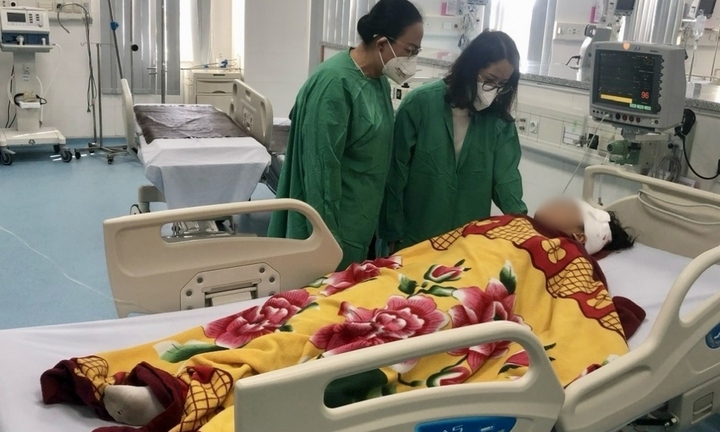 Vũng Tàu: Nam sinh lớp 7 cầm kéo đâm bạn liên tiếp vào giờ ra chơi rồi leo lên tầng 4 định tự tử 