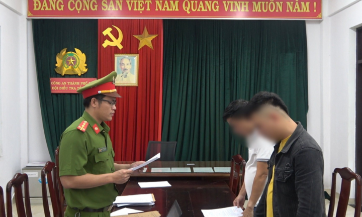 Đánh gãy xương hàm khách trong ngày khai trương, chủ quán và nhân viên bị khởi tố