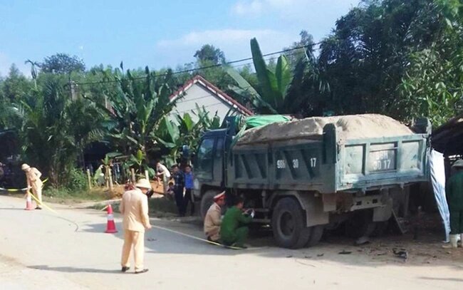 Điều tra vụ nữ sinh lớp 6 tử vong thương tâm dưới bánh xe chở vật liệu ở Hà Tĩnh