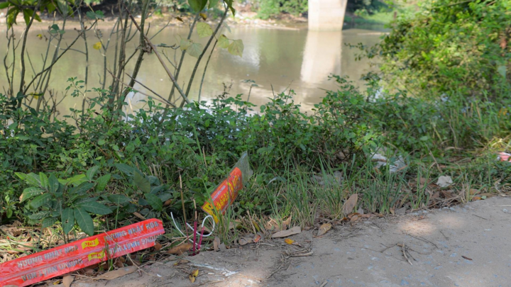 Hiện trường nơi phát hiện thi thể 3 bố con trên sông ở Hưng Yên