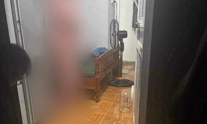 Nhân viên nhà nghỉ tá hoả phát hiện nữ khách hàng treo cổ trong phòng