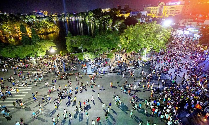 Hà Nội tiếp tục yêu cầu không tổ chức sự kiện thể thao, ẩm thực có tính thương mại quanh hồ Hoàn Kiếm