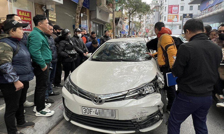 Vụ ô tô tông gia đình 5 người trên phố ở Hà Nội: Kết quả xét nghiệm nồng độ cồn của tài xế ra sao?