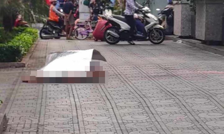 Điều tra nguyên nhân vụ người đàn ông rơi lầu tử vong ở trường Đại học Kinh tế TP.HCM 