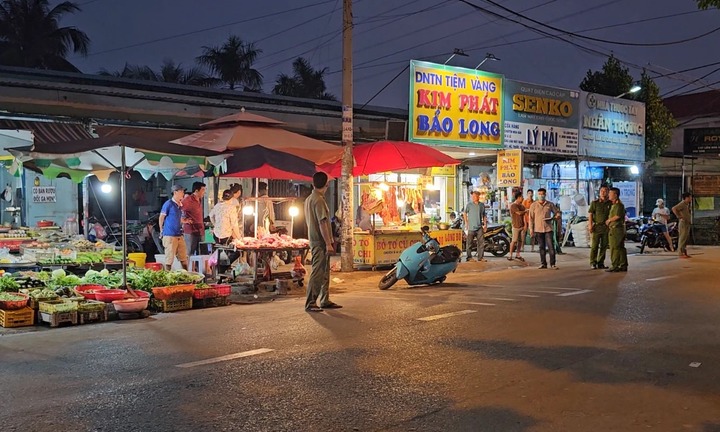 Điều tra vụ người đàn ông đang ngồi sau xe máy, bất ngờ ngã xuống đường tử vong