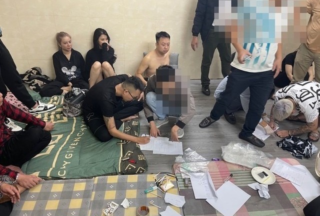 Công an lật tẩy bí mật trong căn nhà ở quận Tây Hồ lúc rạng sáng