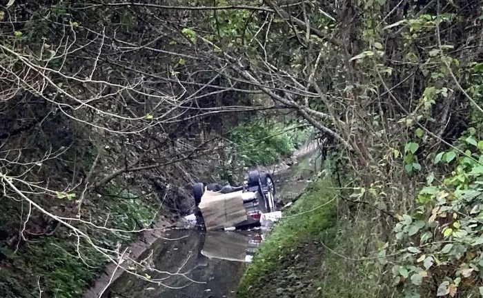 Xe bán tải biển lao xuống vực sâu, cán bộ biên phòng cùng bạn tử vong trên đường về quê ăn Tết