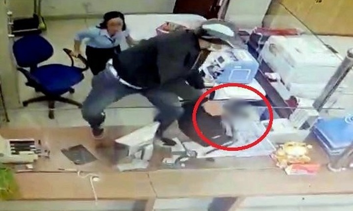 Truy bắt đối tượng cướp ngân hàng ở Lâm Đồng chiều 28 Tết