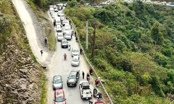 Người dân ùn ùn đi du xuân,  nhiều điểm du lịch gần Hà Nội 