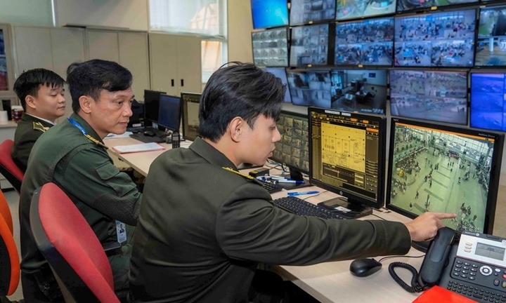 Tìm hành khách bỏ quên 4.300 USD tại sân bay Nội Bài