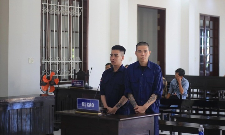 Vào nhầm phòng karaoke nam thanh niên bị truy sát suýt mất mạng