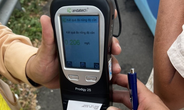 Phát hiện tài xế xe khách chạy trên cao tốc TP.HCM - Long Thành - Dầu Giây vi phạm nồng độ cồn