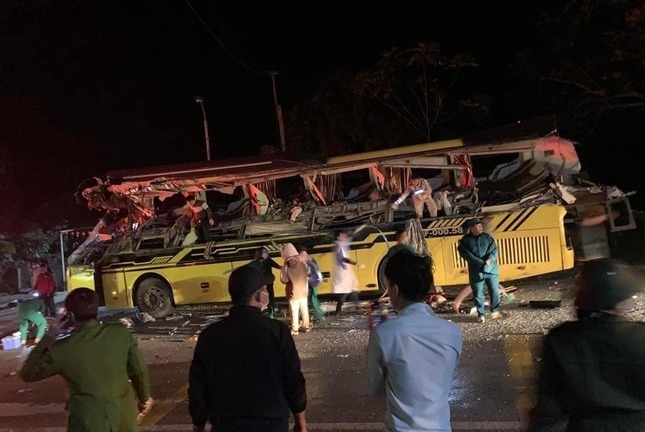 Phó Thủ tướng chỉ đạo khẩn trương khắc phục hậu quả vụ xe khách va chạm với container ở Tuyên Quang