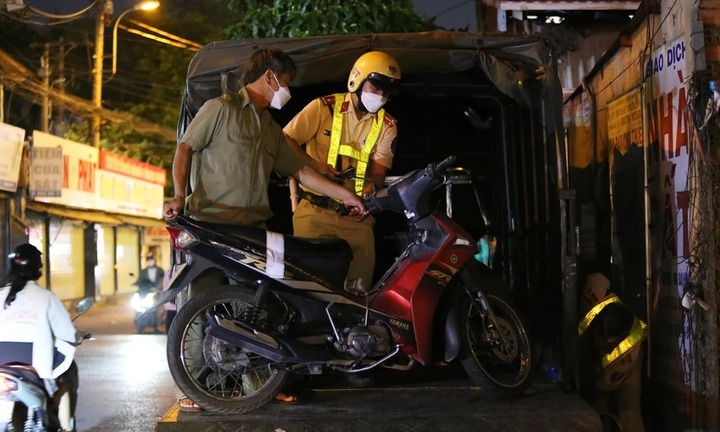 TP.HCM: Uống ly rượu thuốc sau châm cứu, người đàn ông bị phạt gần 3 triệu vì vi phạm nồng độ cồn