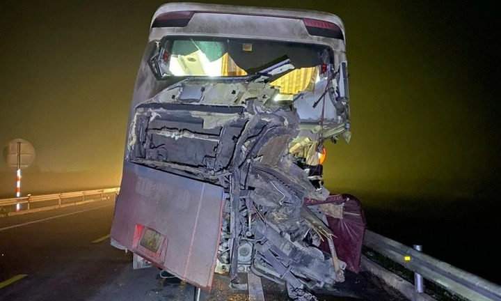 Vụ tai nạn trên cao tốc Cam Lộ - La Sơn, 2 người tử vong: Xe khách chạy tốc độ bao nhiêu?