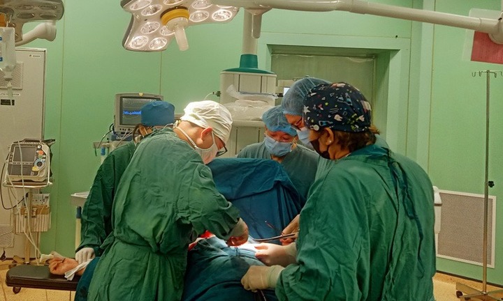 Vũng Tàu: Nữ sinh 14 tuổi bị dao đâm thủng tim và phổi