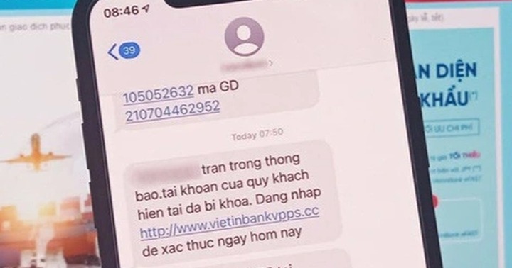 Nhờ chủ tiệm điện thoại chuyển khoản 290 triệu đồng,