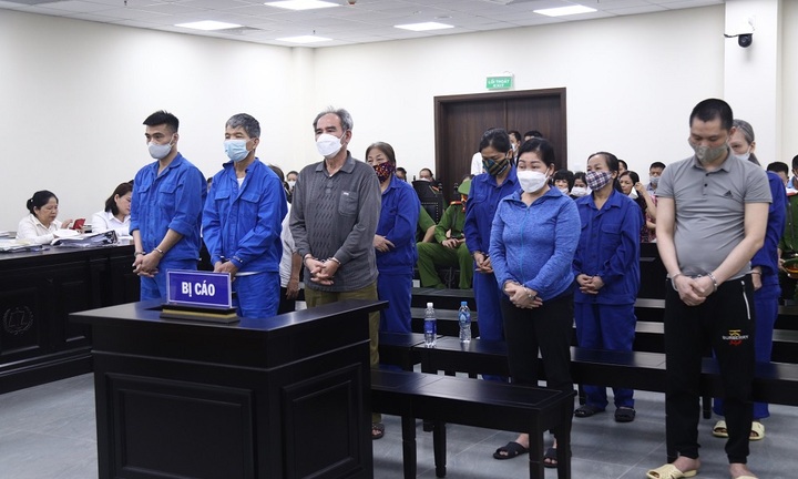 Đường dây lừa tráo sổ đỏ do cựu công an cầm đầu lĩnh án